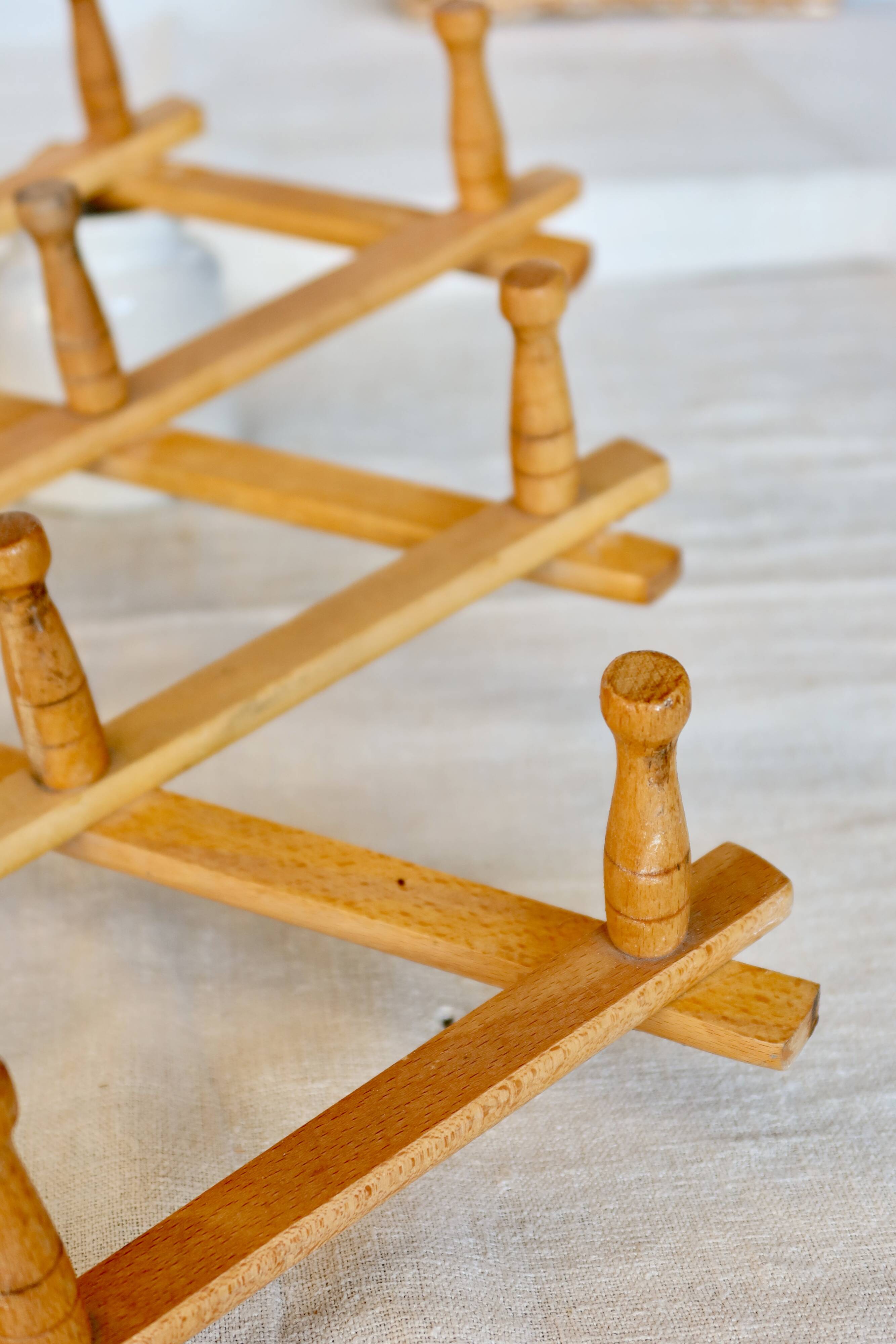 Vintage retractable wall-mounted coat rack made of pine wood