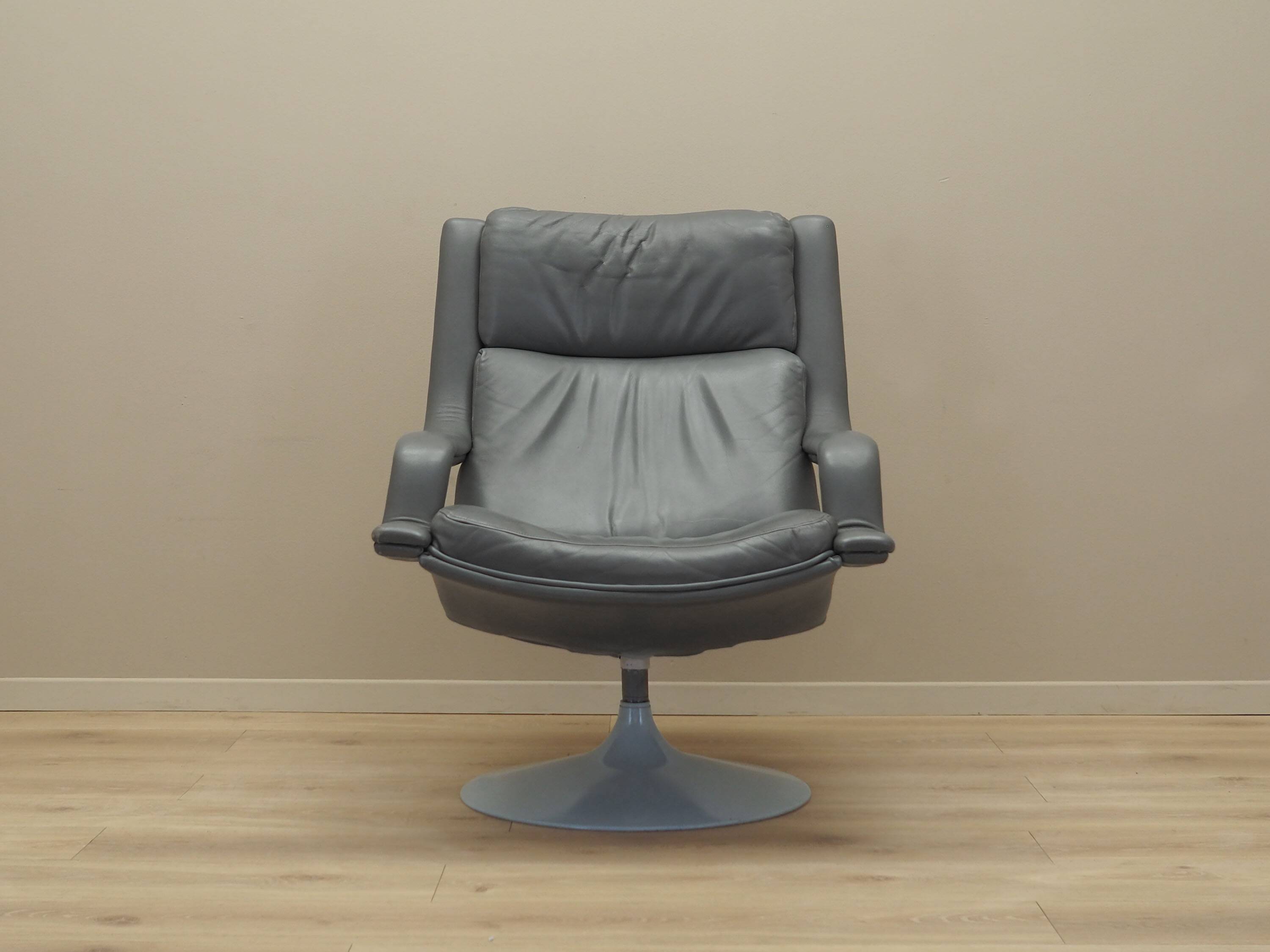 Fauteuil pivotant en cuir gris, design danois, années 1960, designer : Geoffrey Harcourt, éditeur : Artif