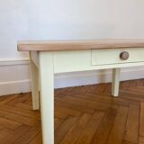 Table basse jaune en bois massif