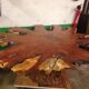 Table ronde taillée dans une tranche en bois de bout de PADOUK