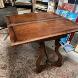 Table de style espagnol en bois sculpté et fer forgé