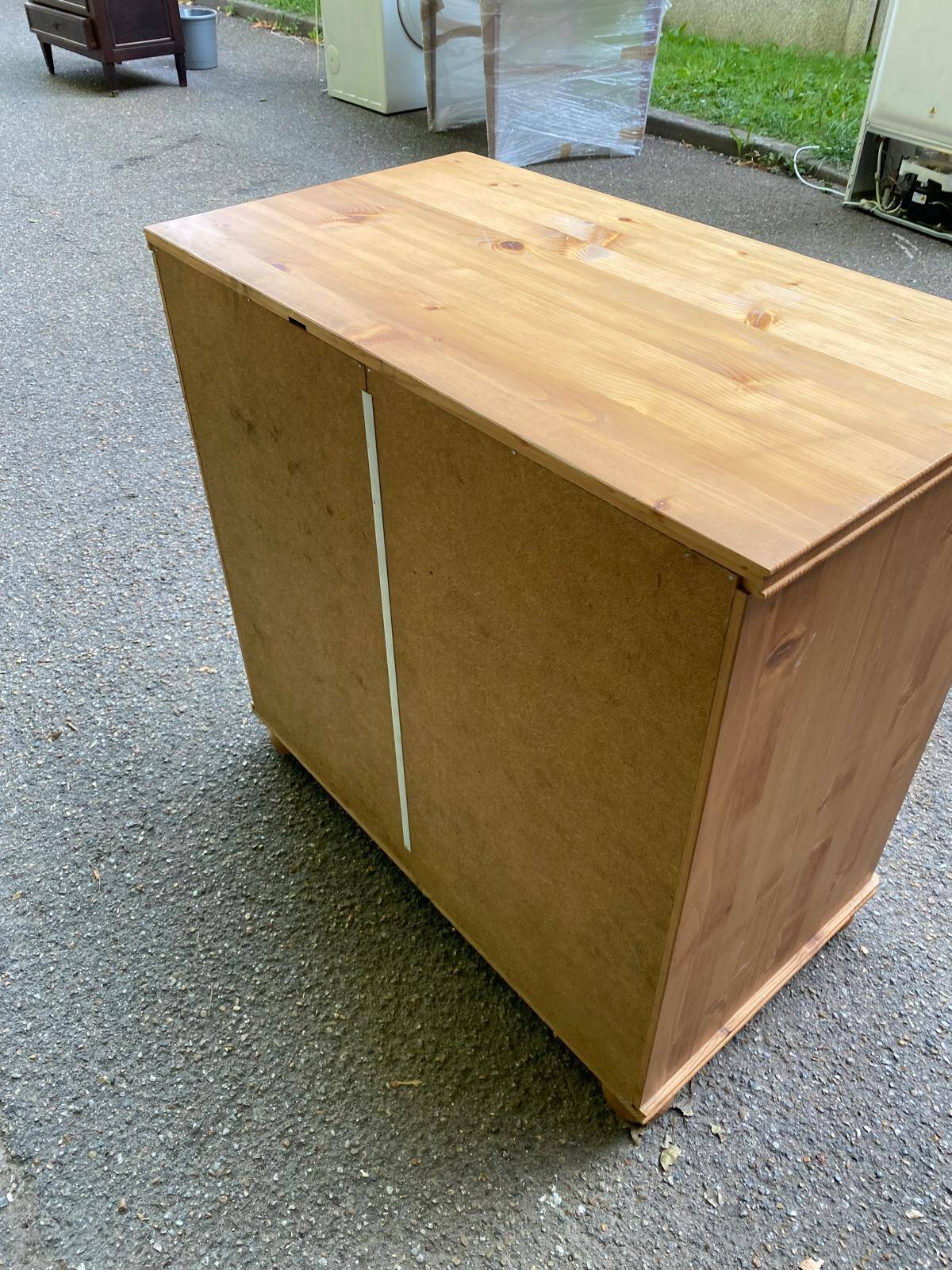 Scandinavian chest of drawers with 3 solid wood drawers