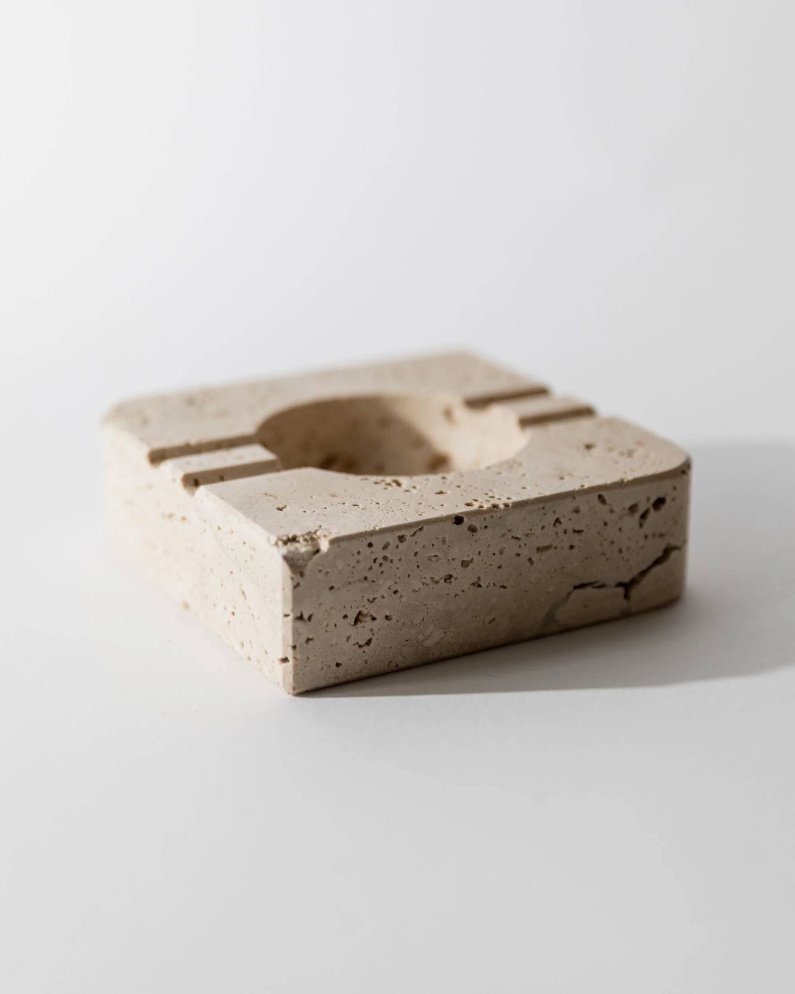 Vintage alabaster ashtray from the 1960s, beige stone, mid-century design, San Gimignano, Italy.