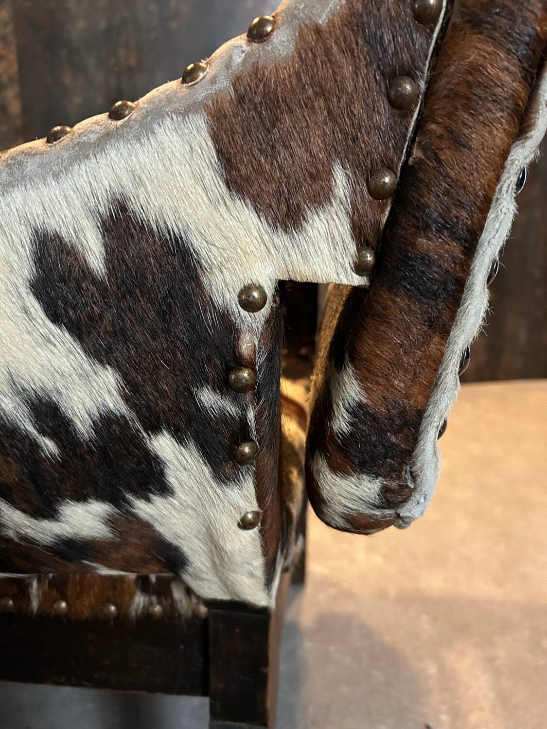 Chaise vintage en peau de vache