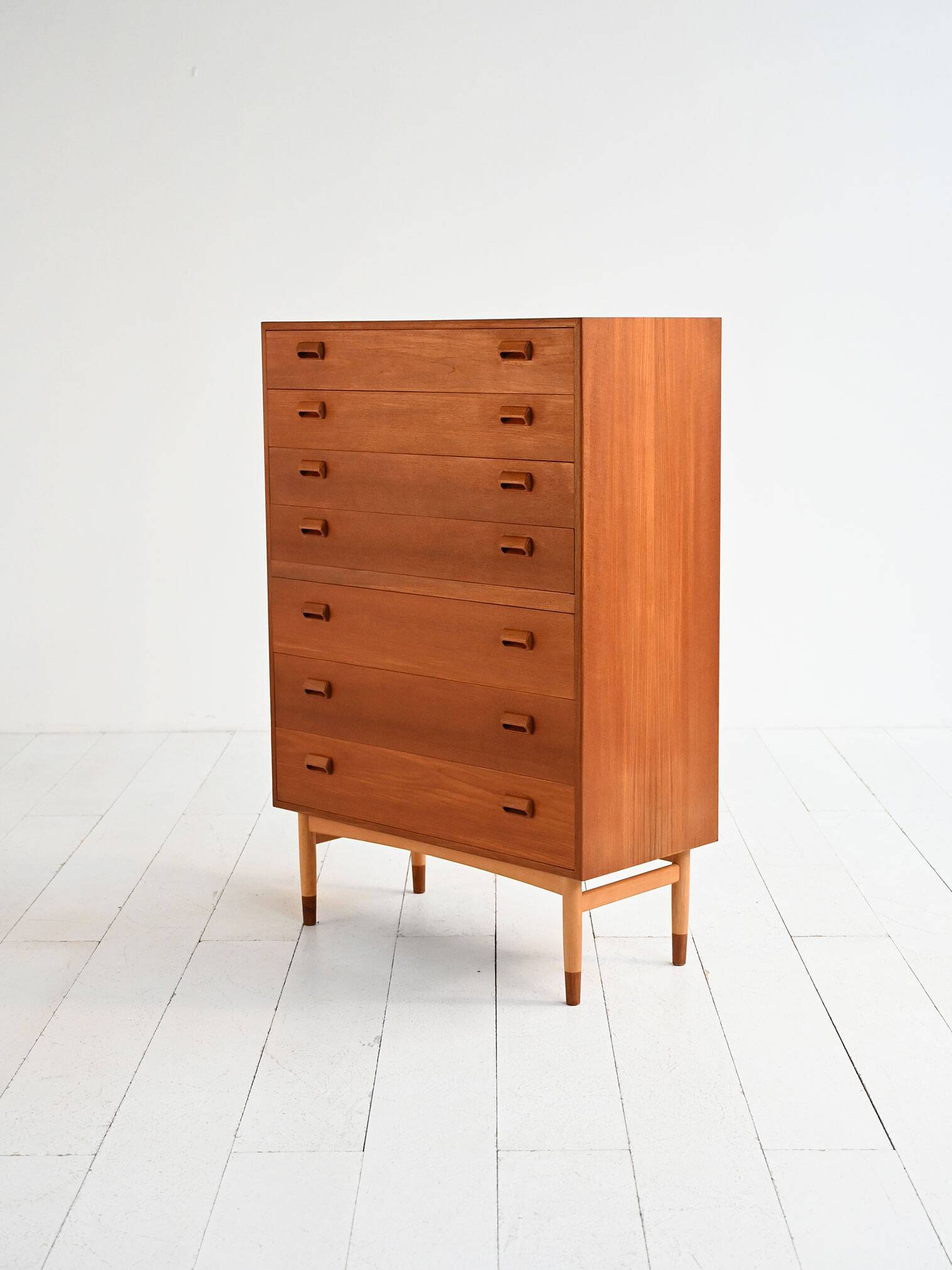 Commode danoise des années 1950 en teck, design de Børge Mogensen.