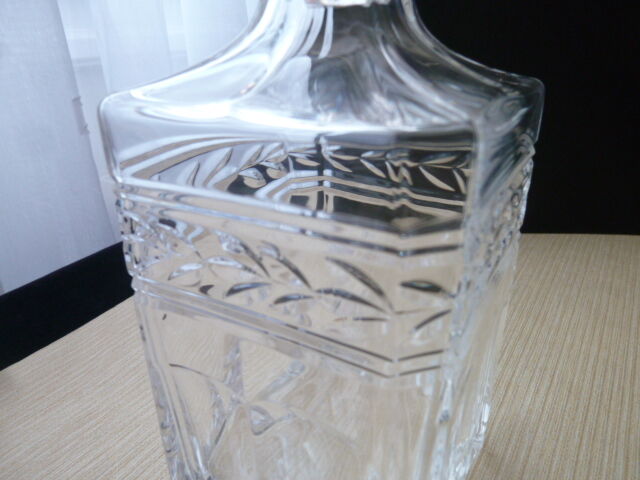Lead crystal whisky decanter 24%