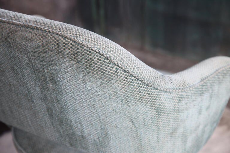 Knoll saarinen executive chair in original textile, swivel base