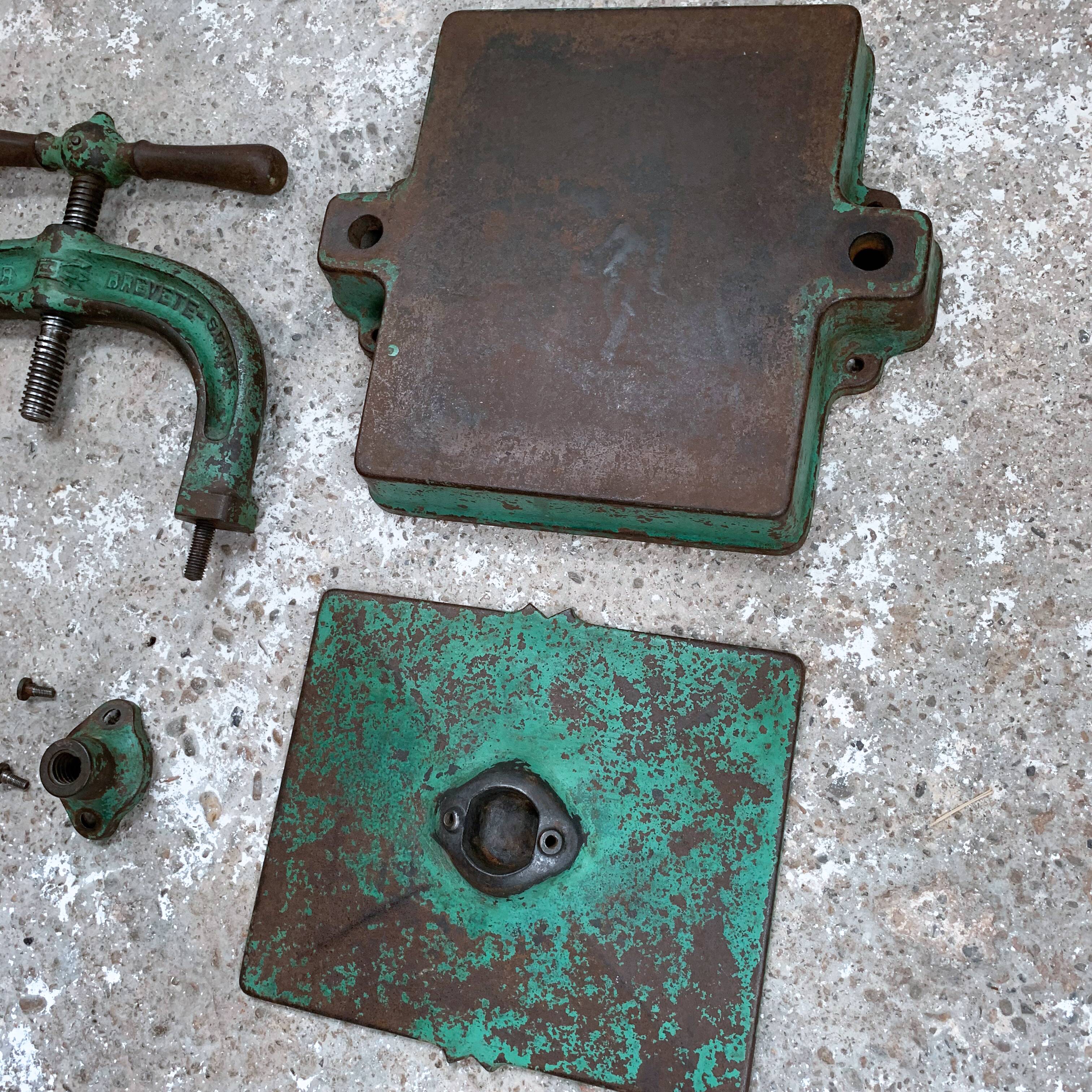 Cast-cast printing press to be linked