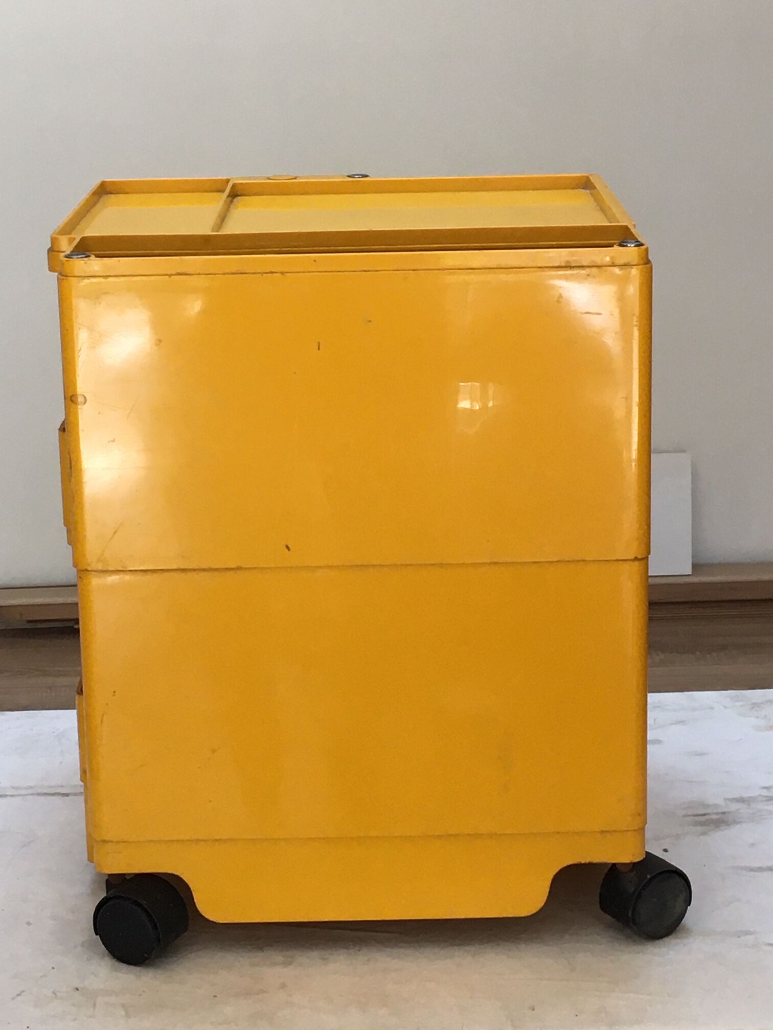 Joe Colombo's Bobby serving table