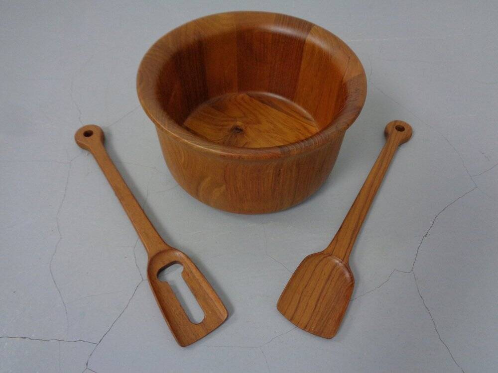 Mid-Century Teak Salad Bowl and Spoons by Richard Nissen for Nissen, 1960s, Set of 3