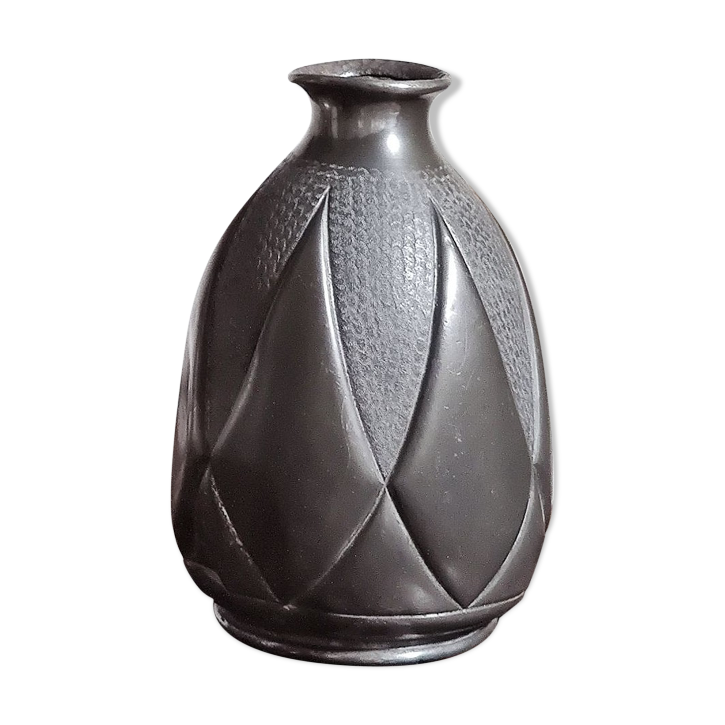 Vase en étain signé Plasait