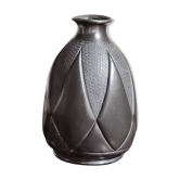 Vase en étain signé Plasait