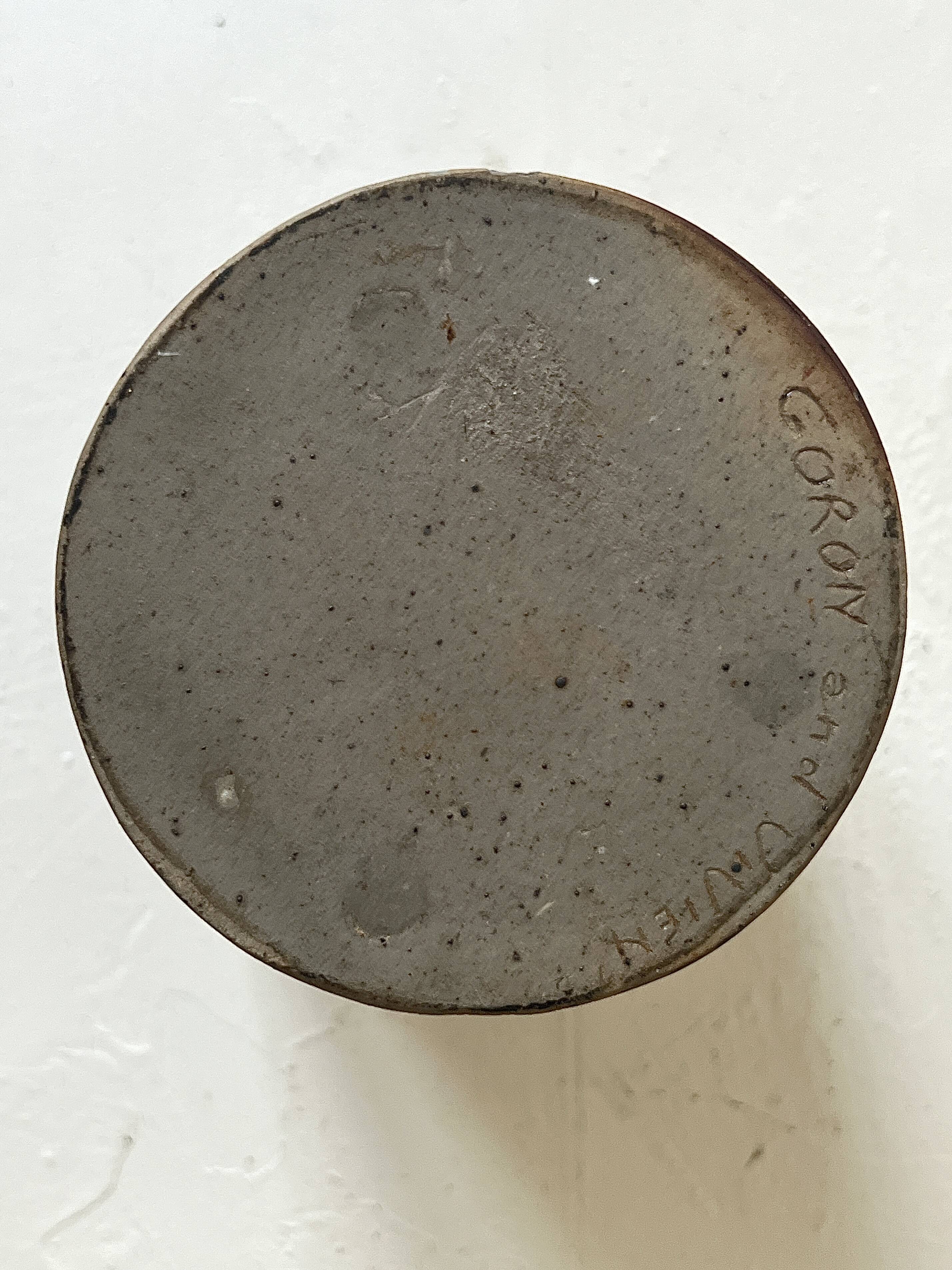 Vase design et sculptural en gres noir bleuté, Goron Vivien