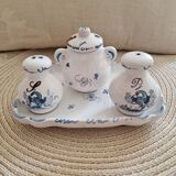 Salt and pepper shaker