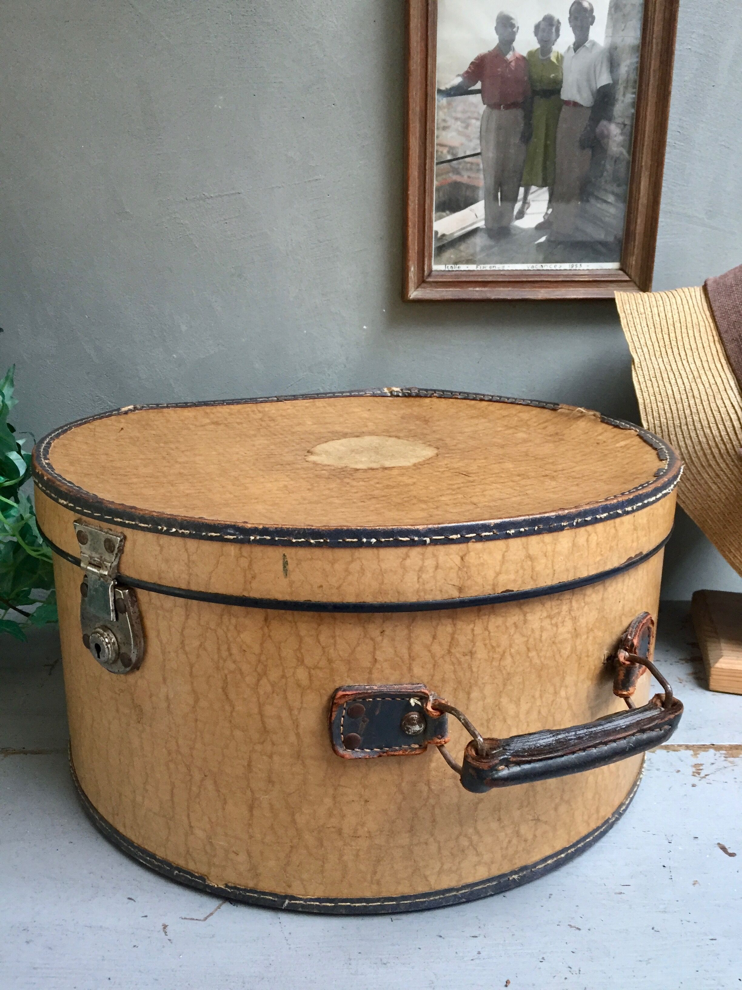 Hat box with leather handle