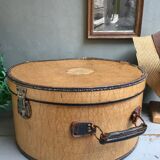 Hat box with leather handle
