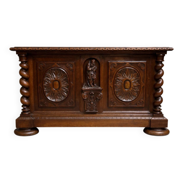 Coffre en bois sculpté à colonnes torsadées de style Renaissance