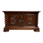 Coffre en bois sculpté à colonnes torsadées de style Renaissance