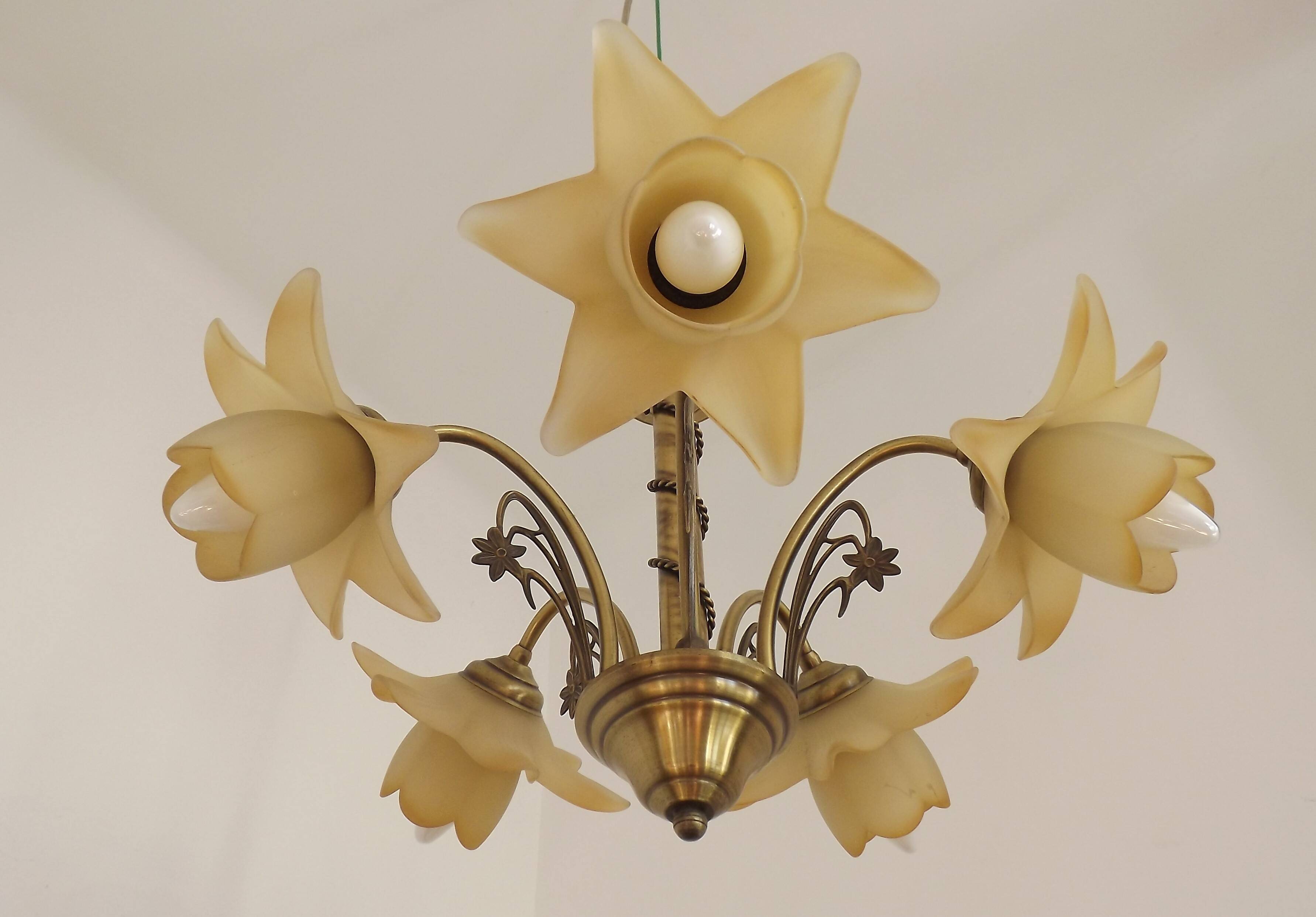 Vintage 5-light chandelier in metal with a bronze effect and flower-shaped lampshades, France.
