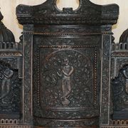 Buffet antique sculpté main style temple birman vers 1860