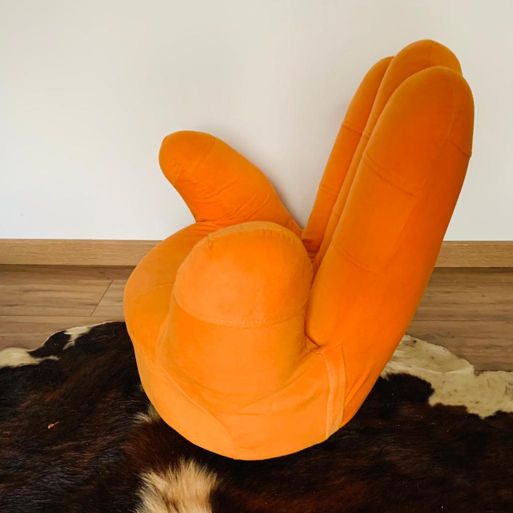 Fauteuil enfant en forme de main