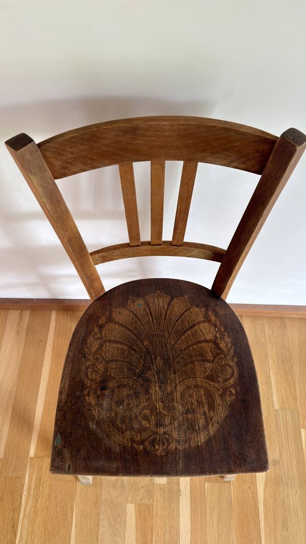 Chaise de bistrot en bois. estampillée luterma
