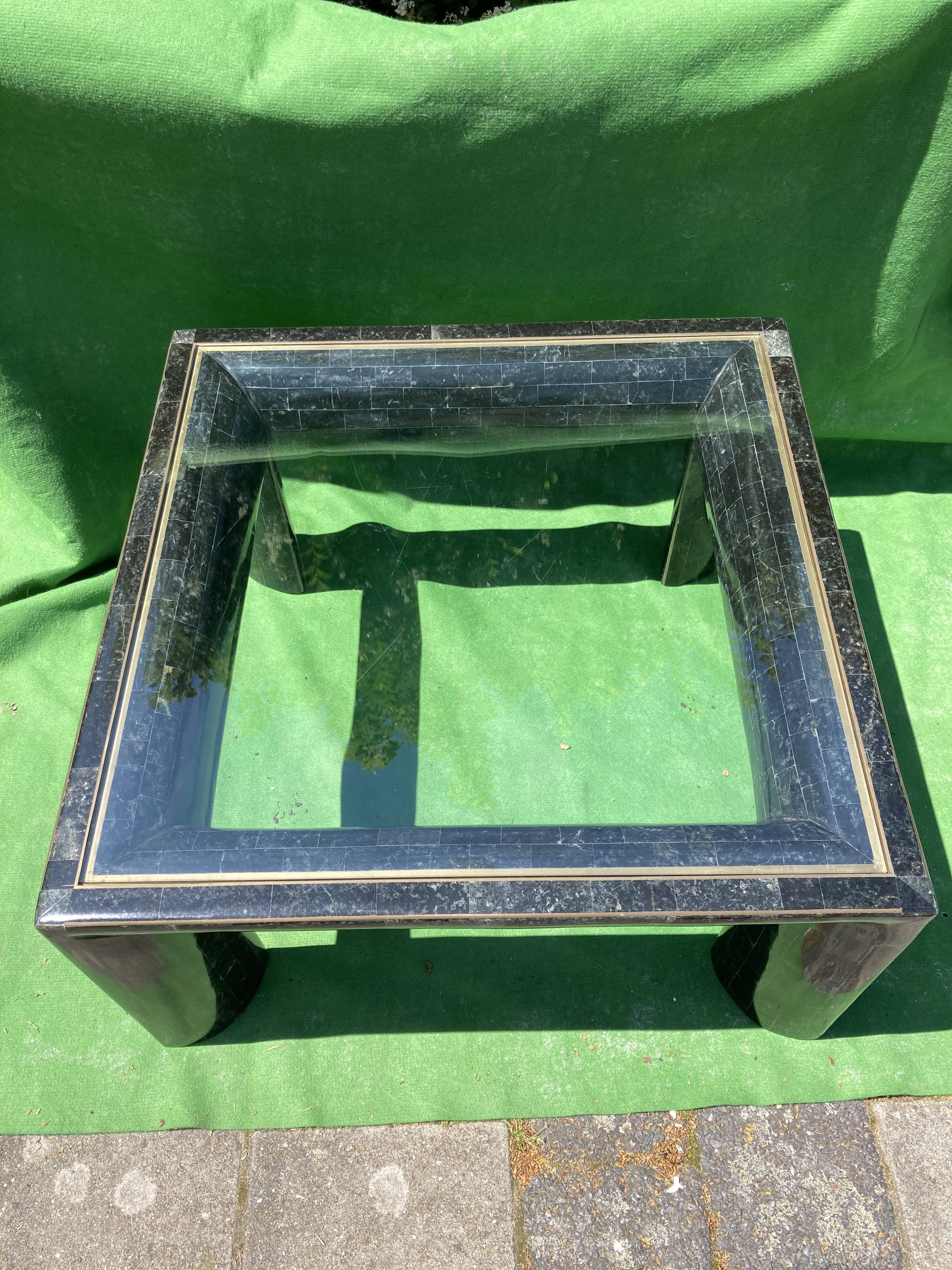 Table basse en pierre noire tesselated par Maitland Smith années 1970