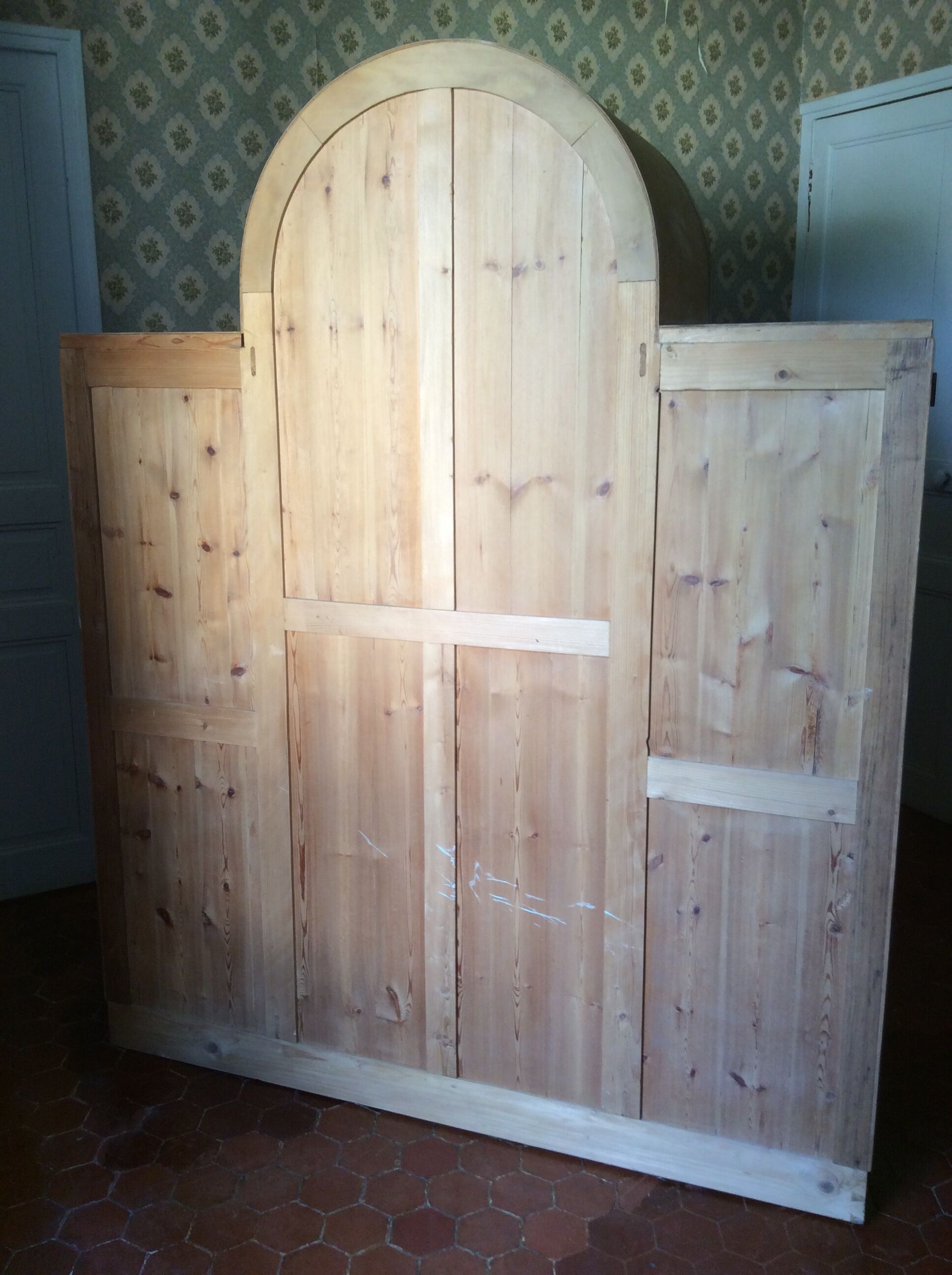 Ice-cream dressing closet with art deco dome