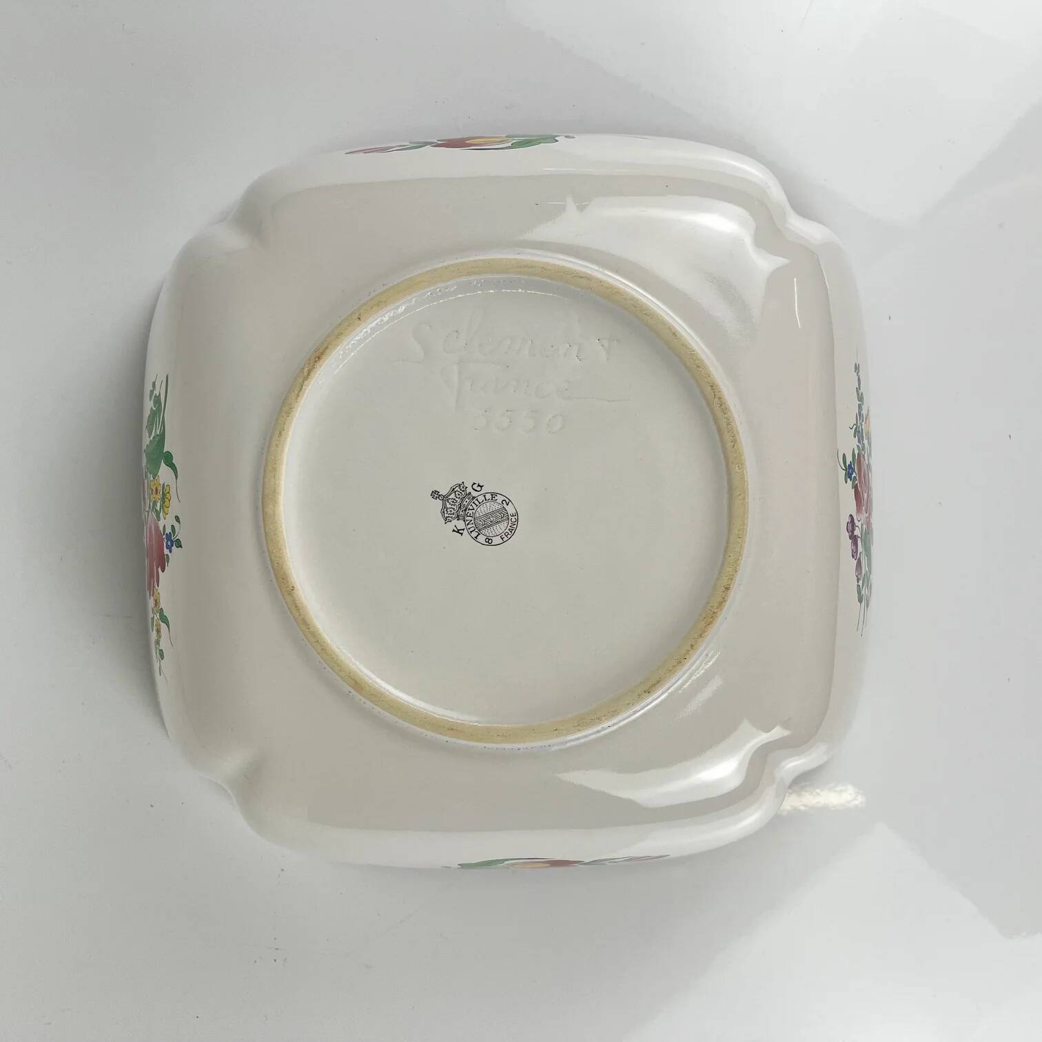 Square salad bowl, lantern model by KG Lunéville, rose pattern.