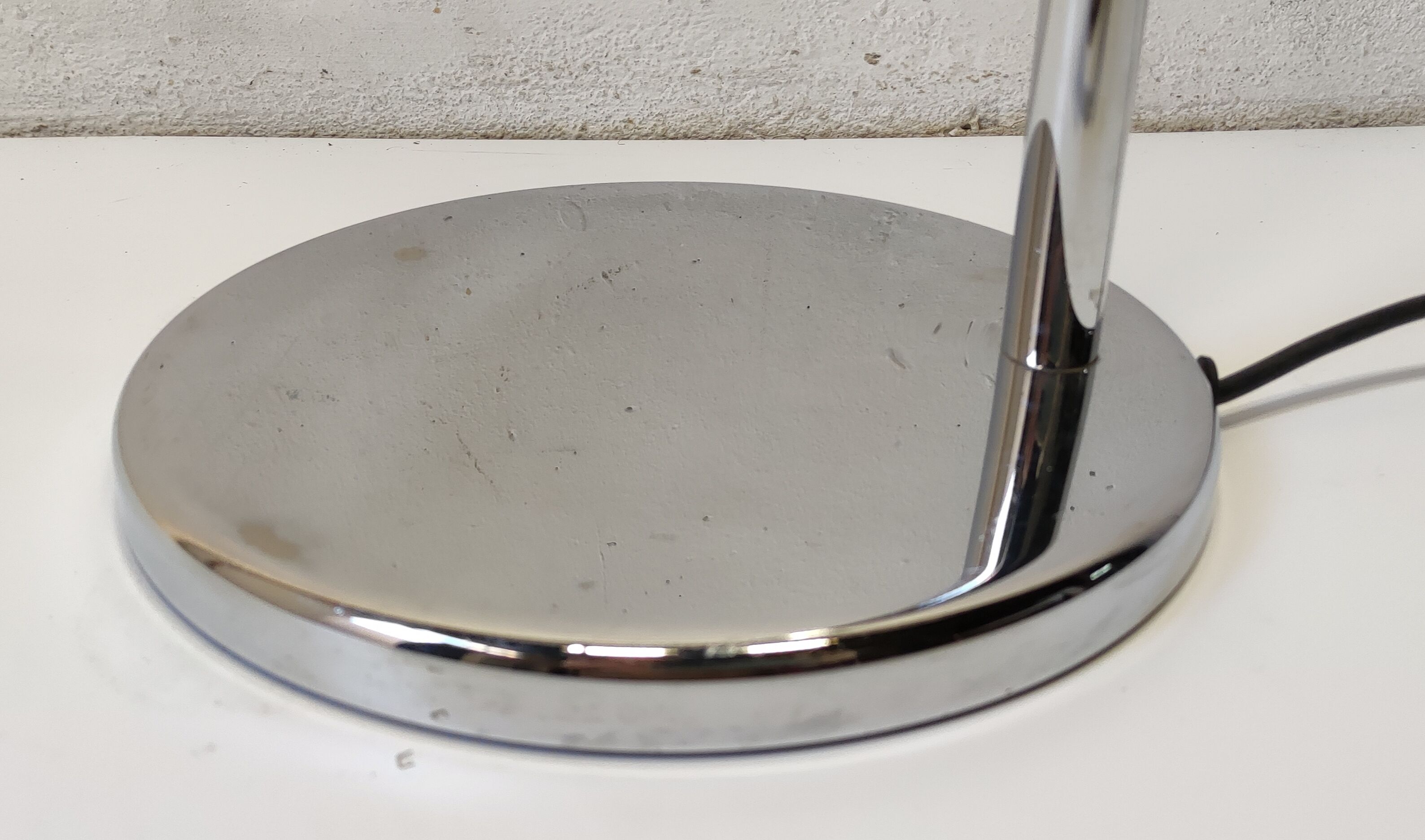 Adjustable and steerable reader lamp 80s