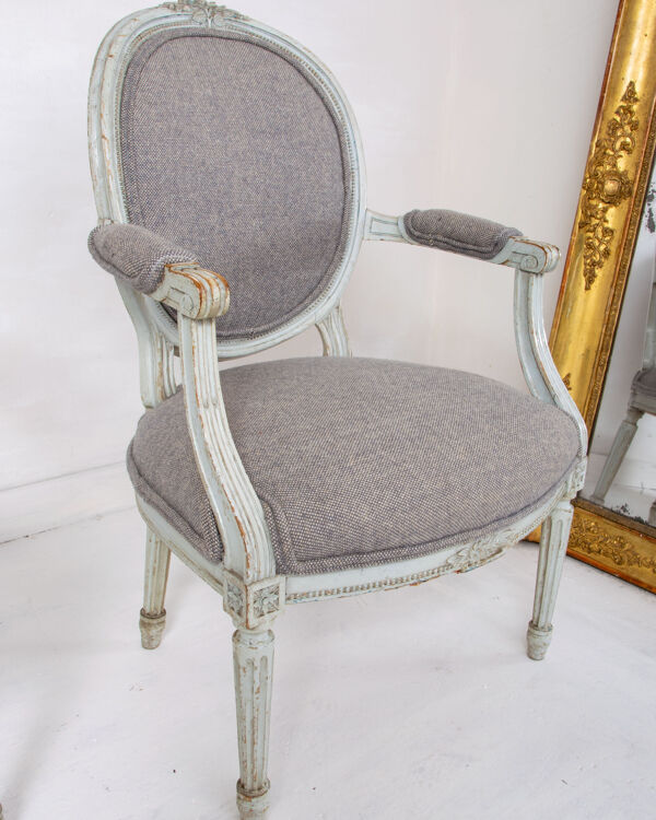 Paire de fauteuils ouverts peints style louis XVI