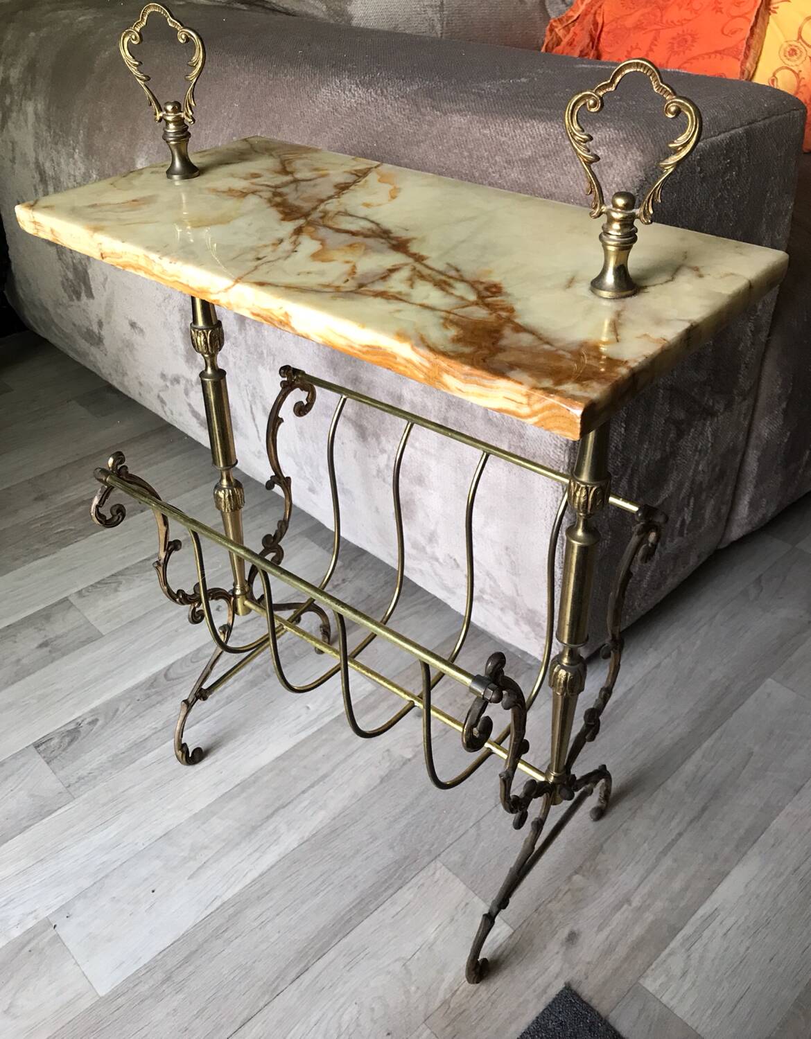 Marble and gilded bronze magazine rack