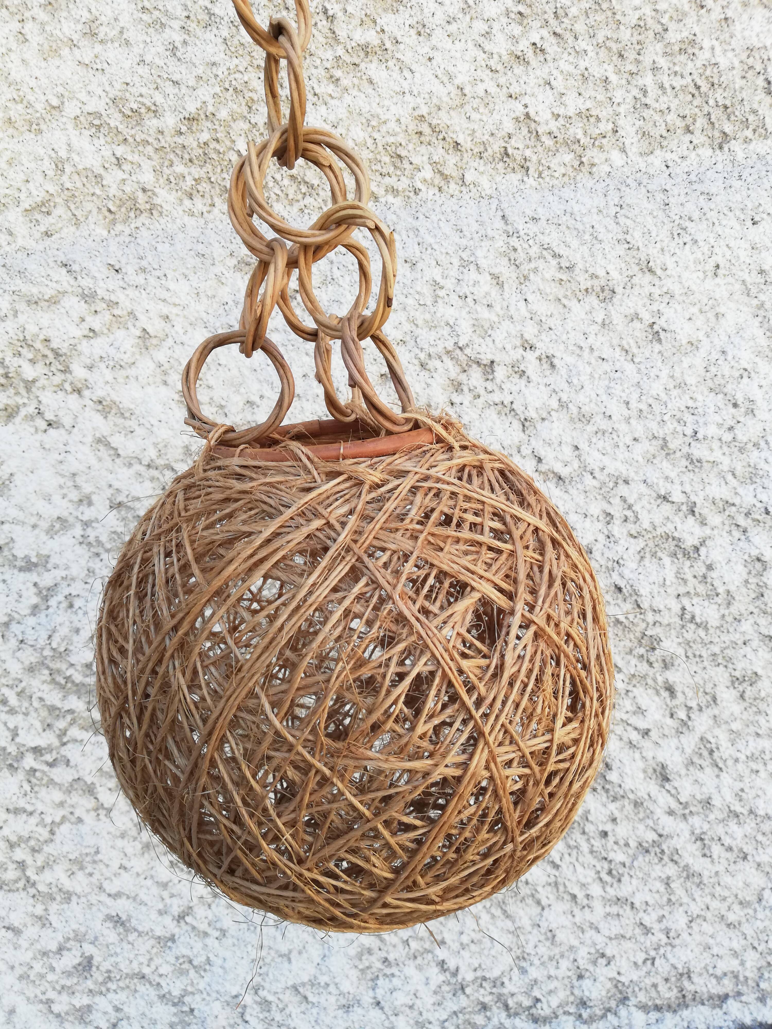 Suspension ball in line of rattan