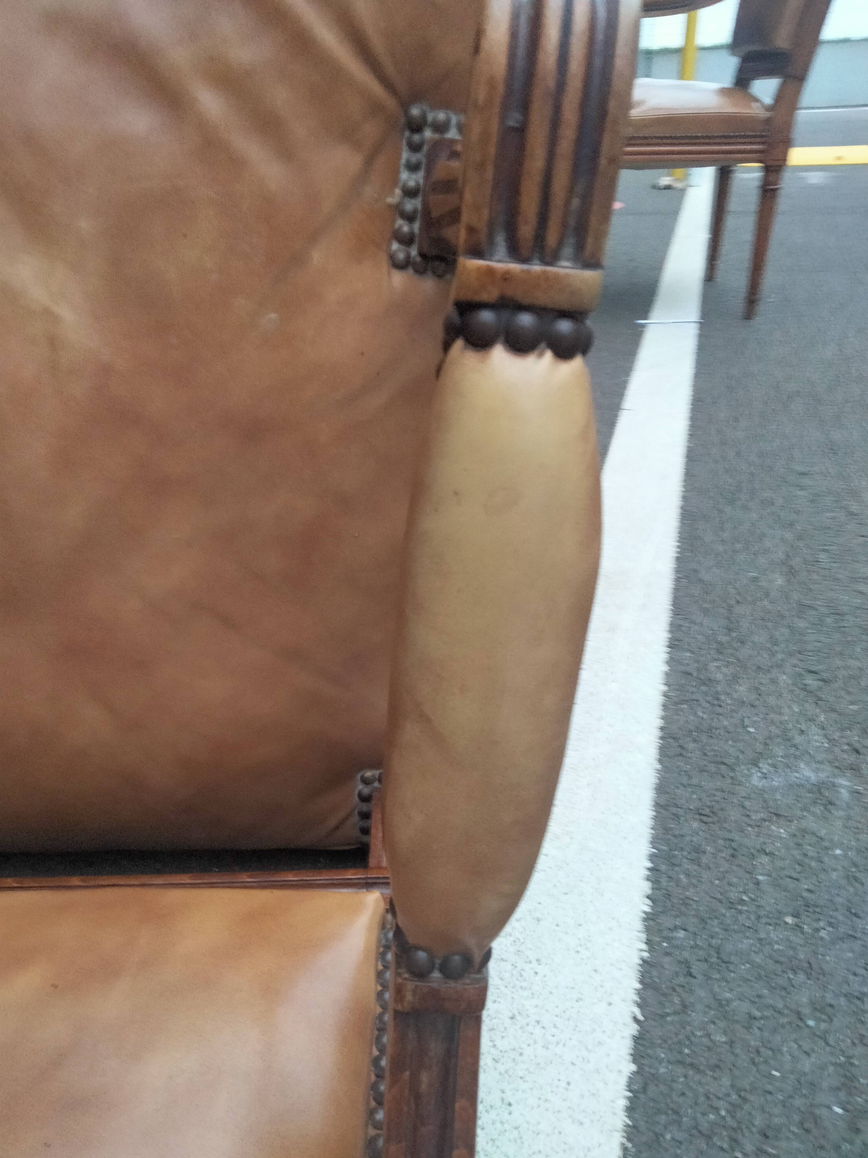 Paire de fauteuils anciens style Louis XVl