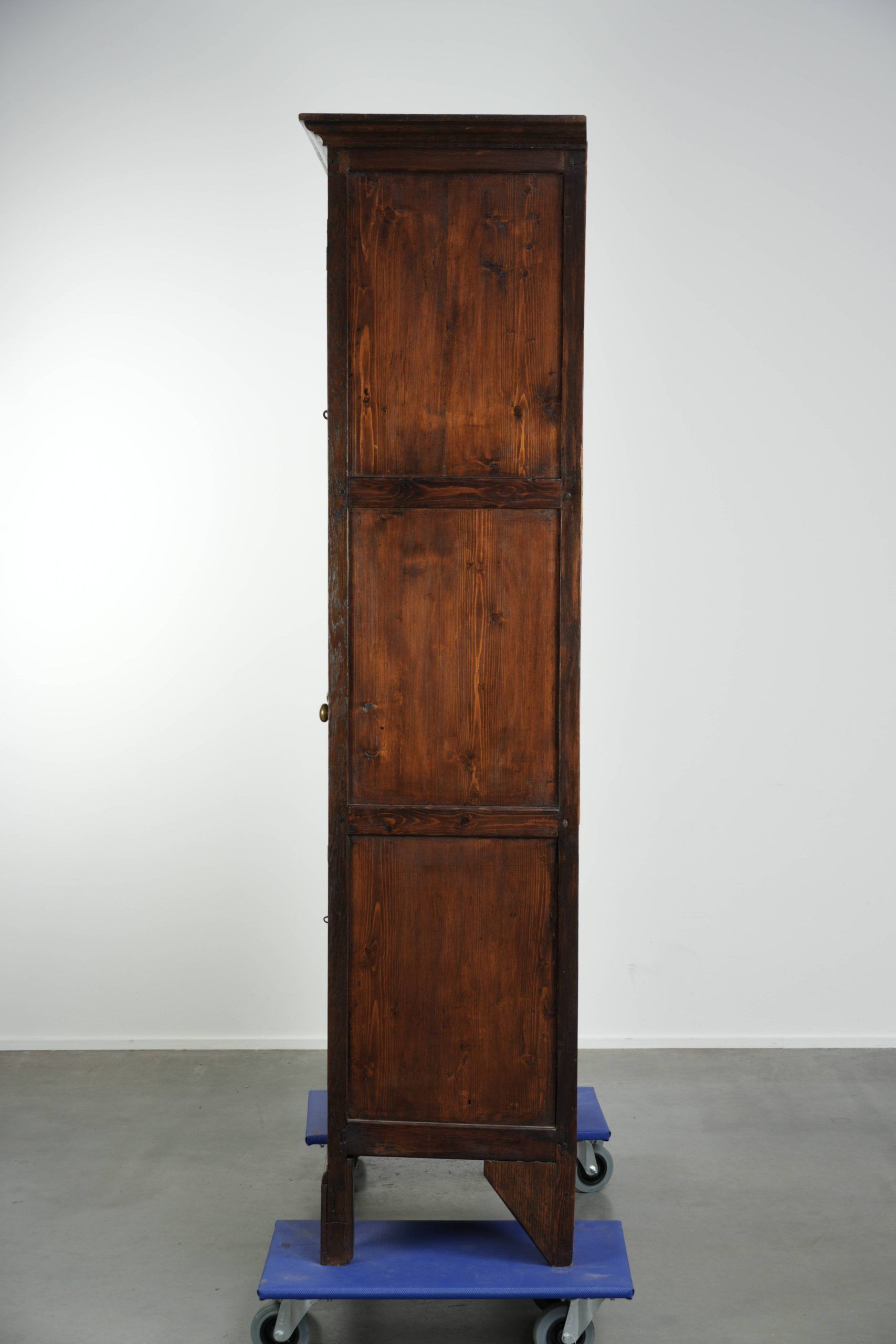 Antique 18th-century Welsh/English oak bookcase/buffet with original glass