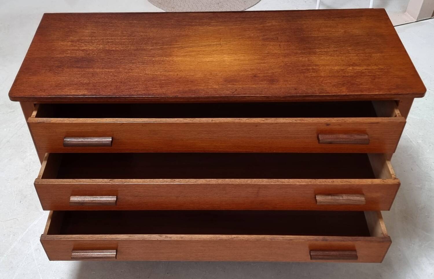 Mid-century drawer cabinet