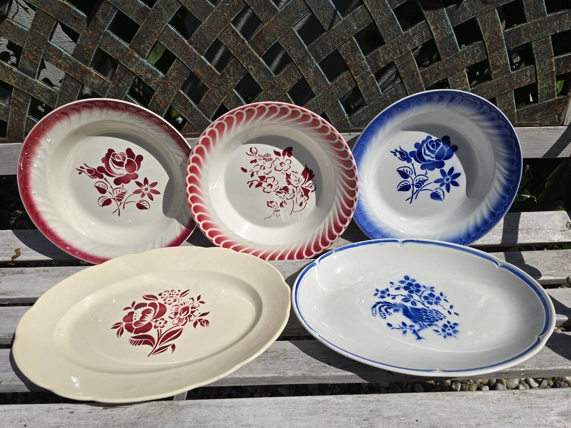 Many old round and long plates from the 60s and 70s.