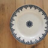 Service of 8 vintage plates in Iron Land