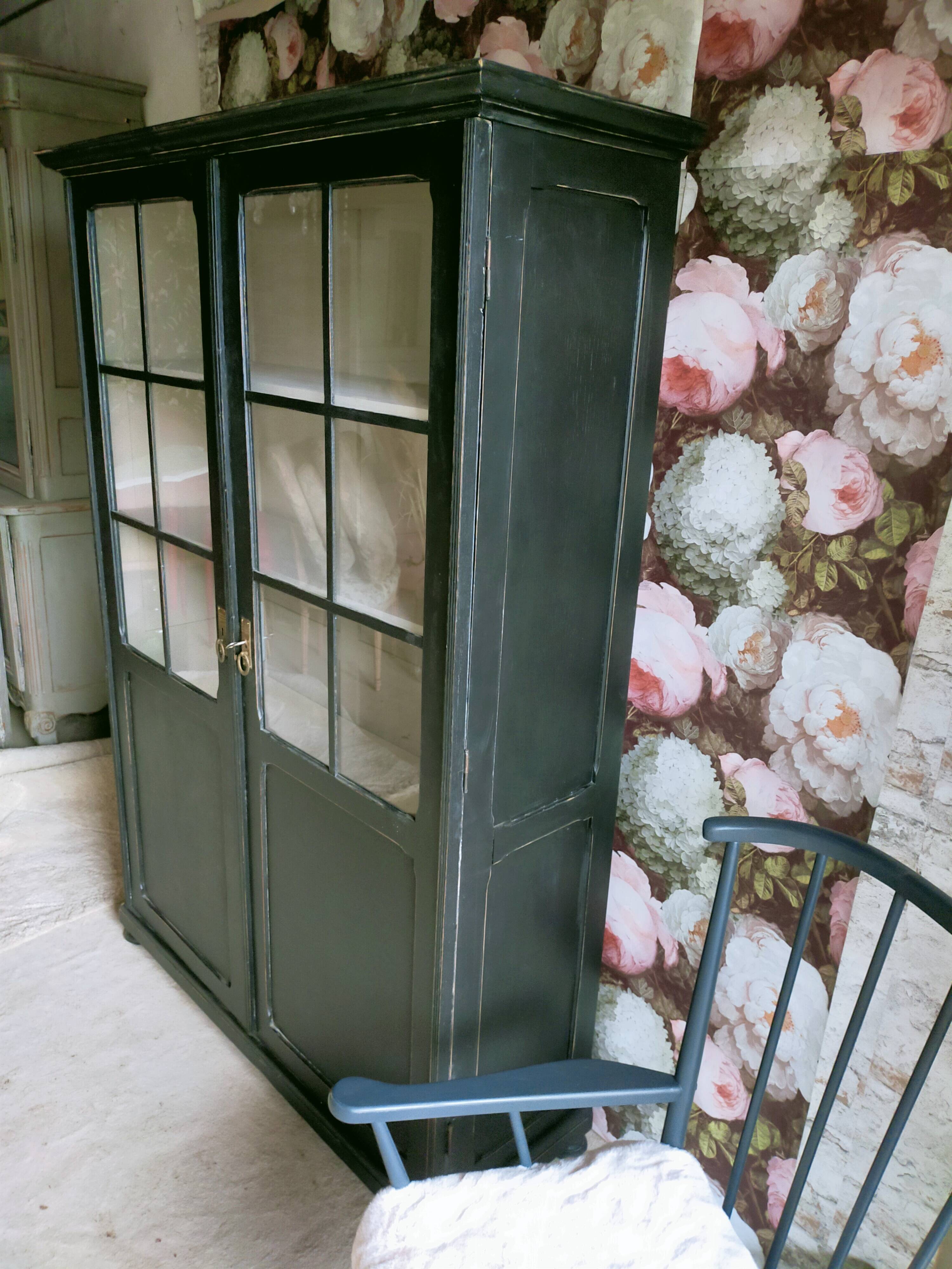 2-door display cabinet