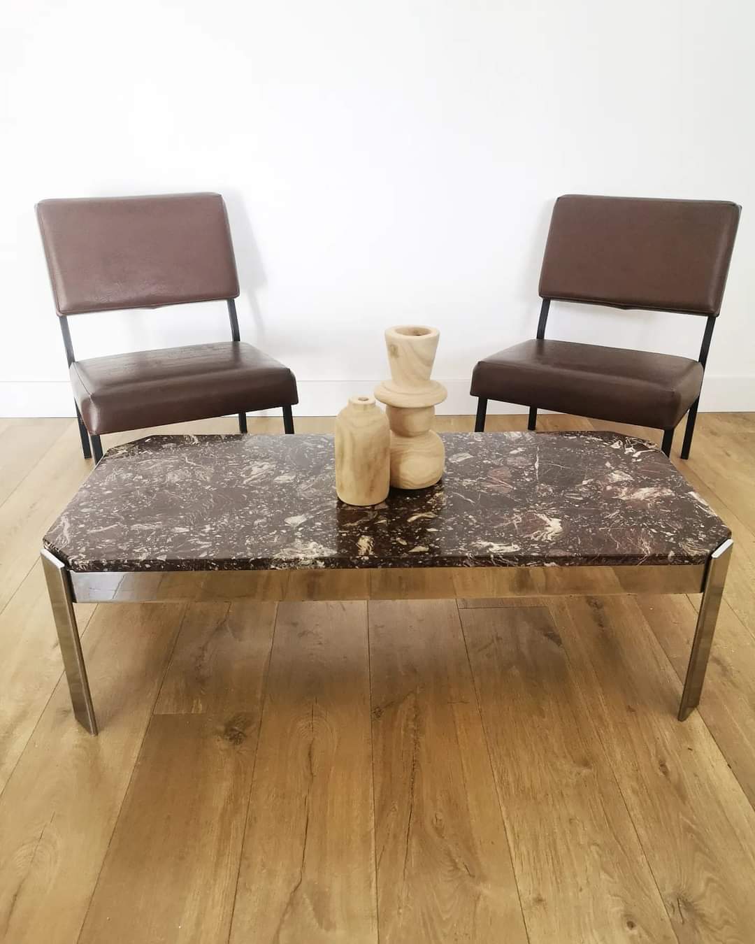 Marble coffee table and aluminum base