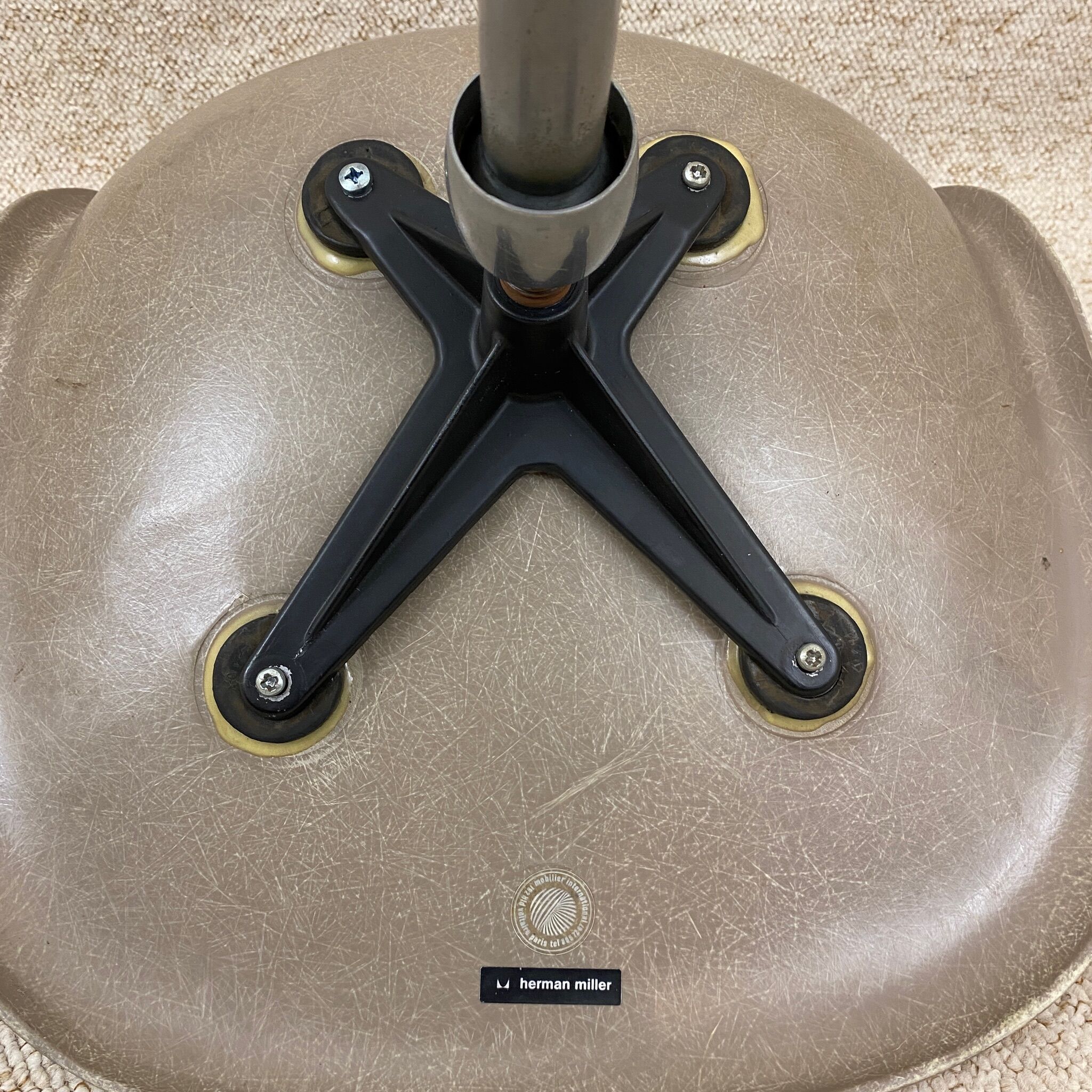 Eames chair fiberglass grey herman miller