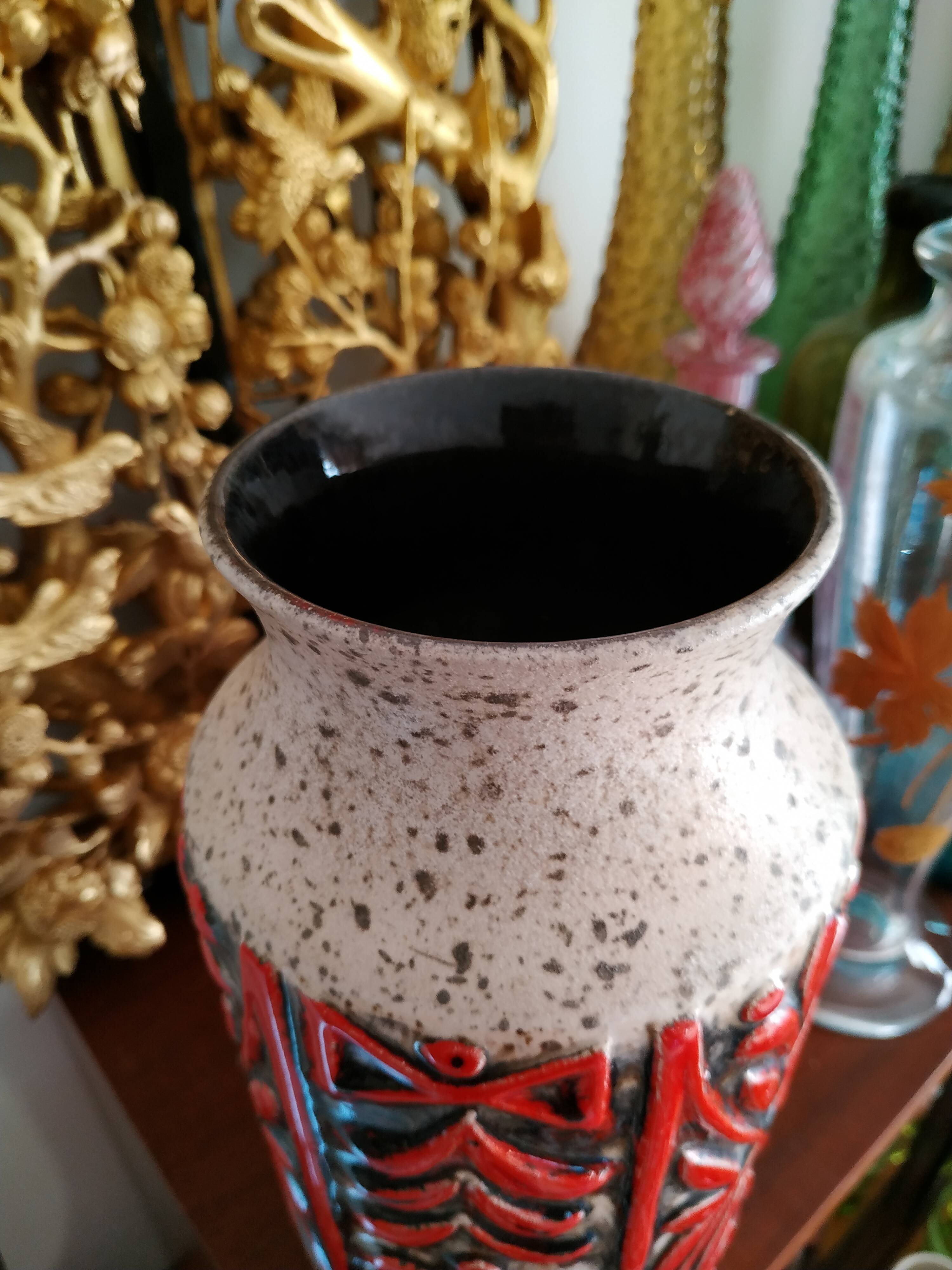 Red and white vintage keramik vase
