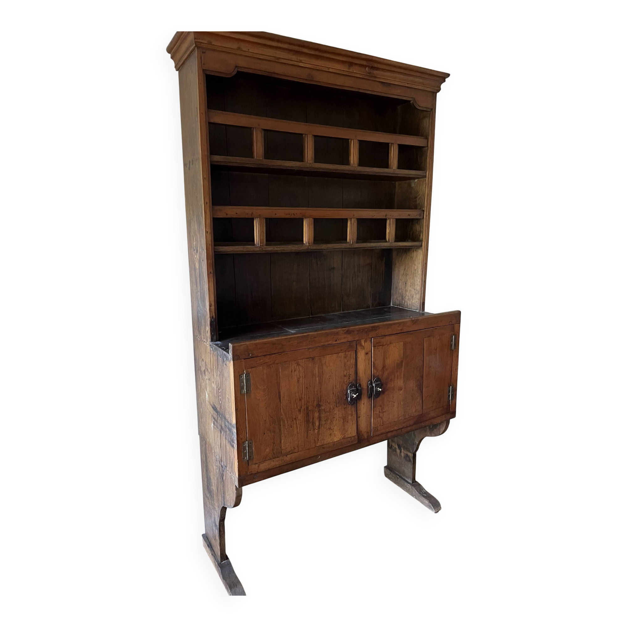 Béarnese cupboard