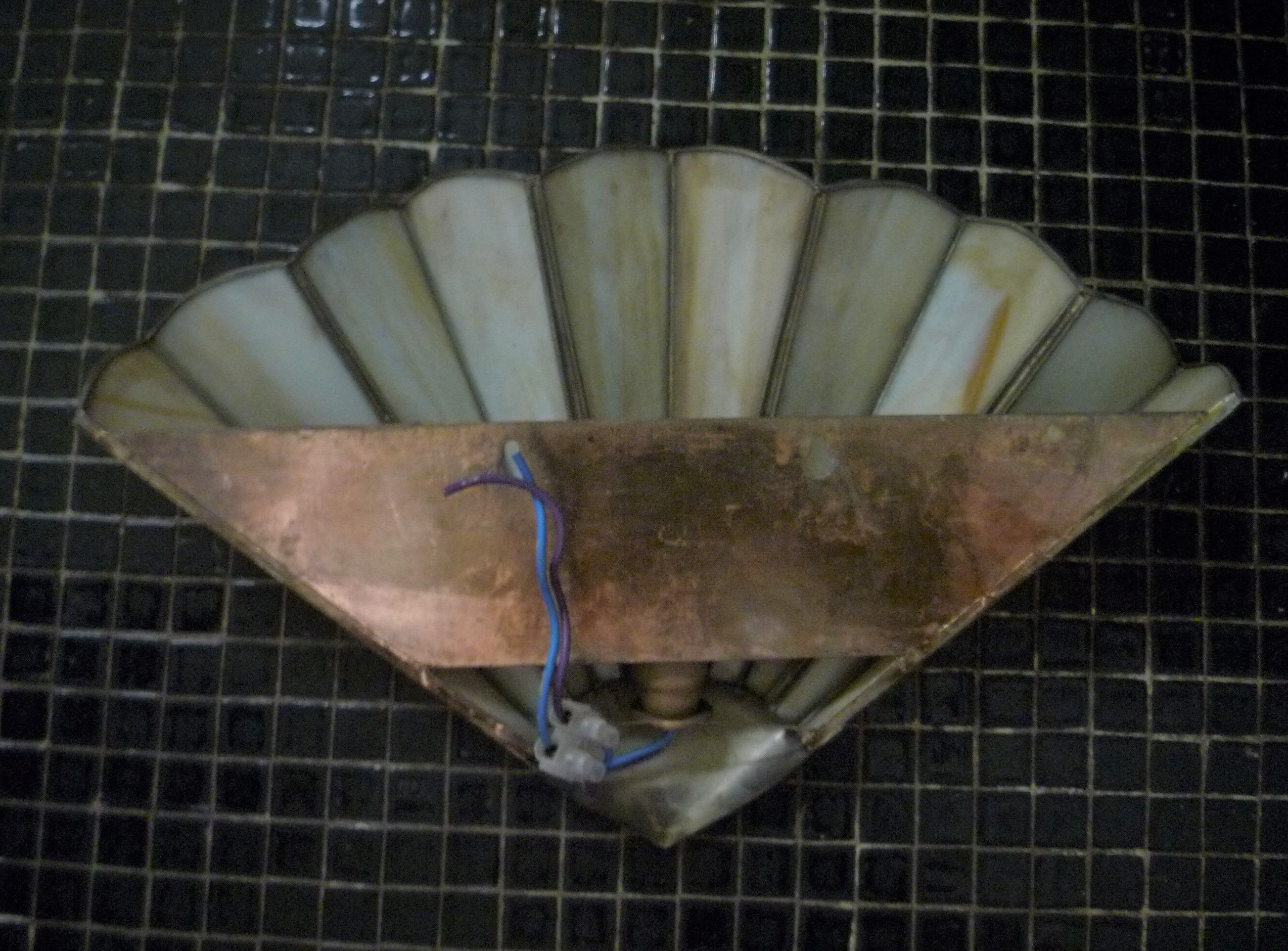 70's "fan" wall light in mother-of-pearl and vintage metal