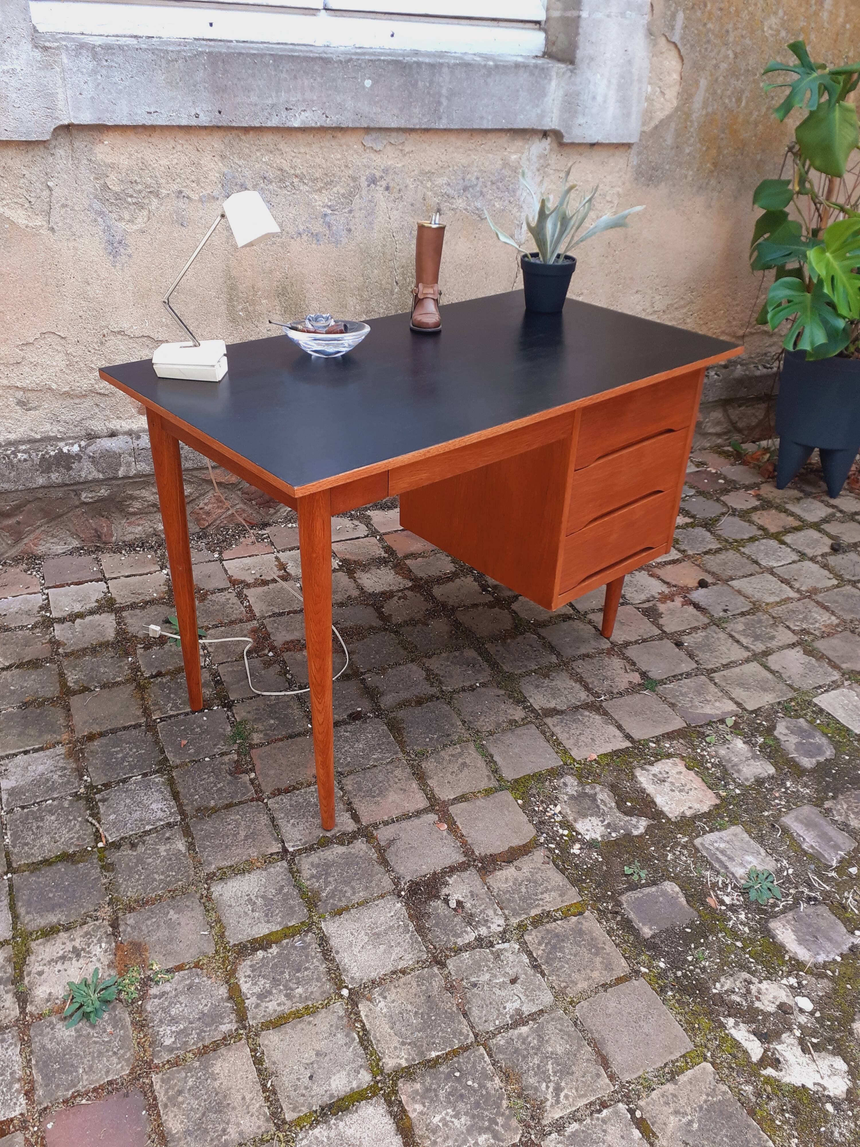 Bureau en chêne vintage année 70 Roumanie.