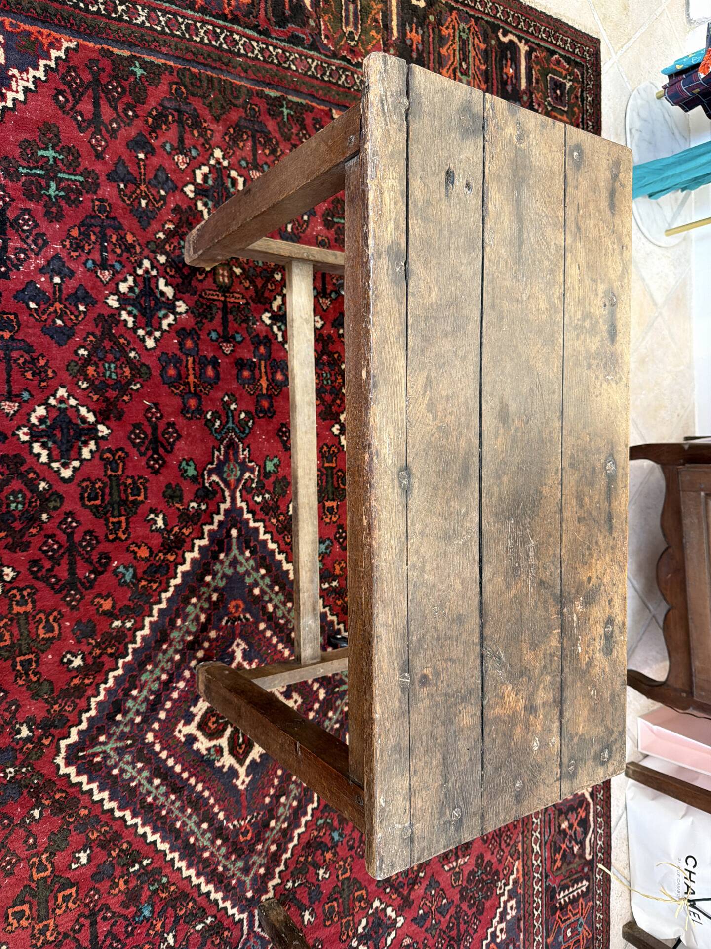 Petite table de ferme ancienne en bois massif – Patine authentique