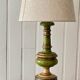 Lampe vintage en bois tourné chic dorée