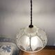 Suspension en verre, câble en tissu tressé et plafonnier en porcelaine