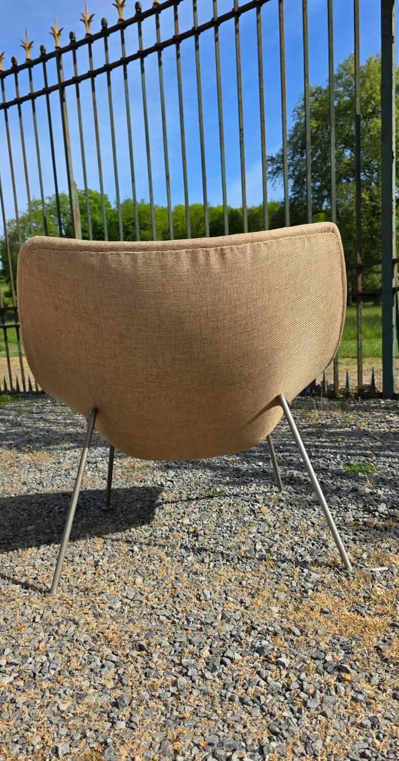 Pair of Oyster armchairs F156 and F157 by Pierre Paulin, late 1950s-60s.