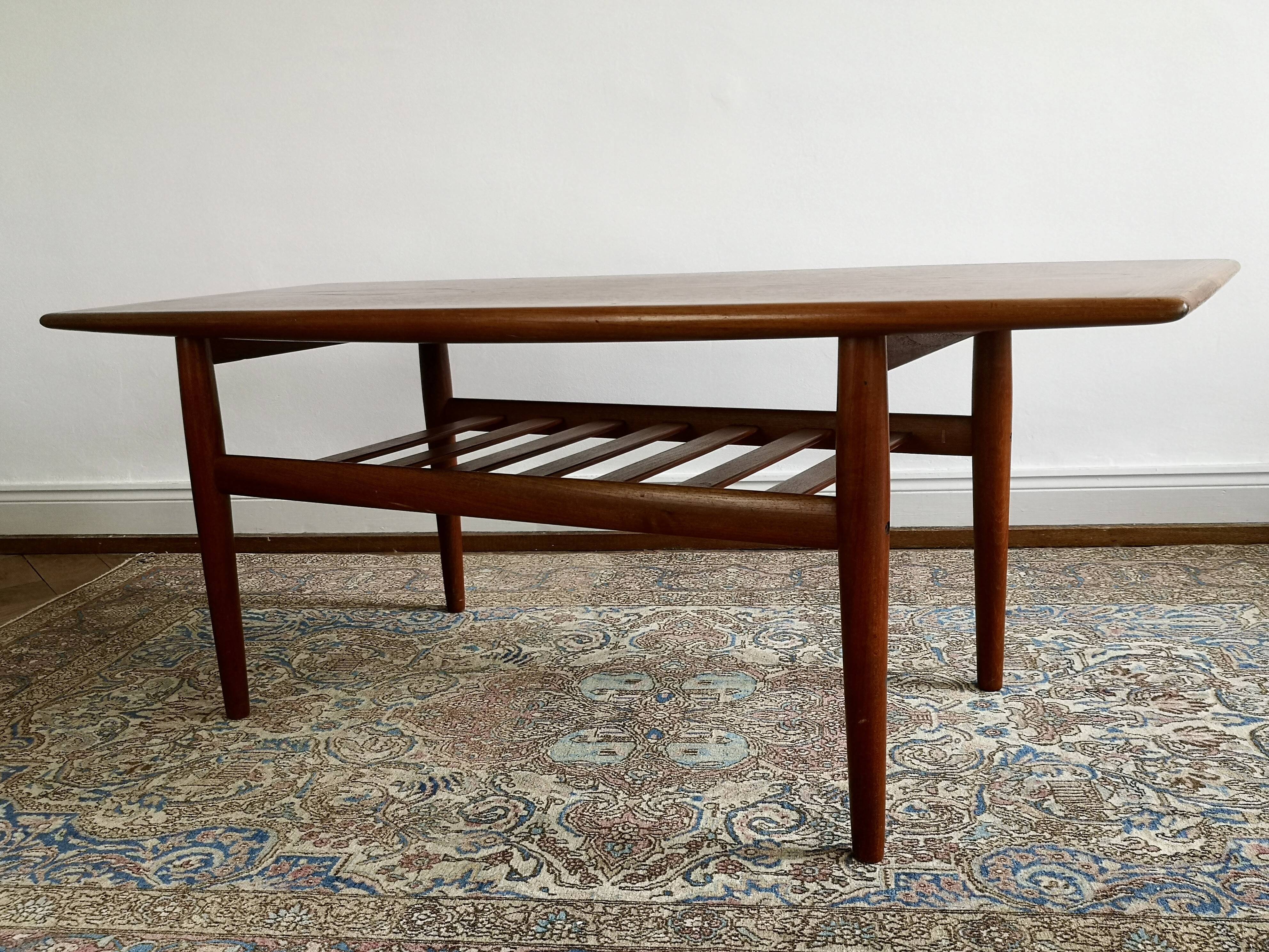 Scandinavian coffee table 60's model "GJ106" by Grete Jalk for Poul Jeppesen
